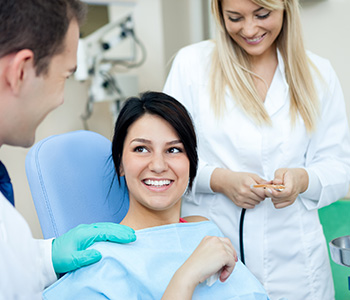 How are Farragut area residents determined to be good candidates for dental implants?